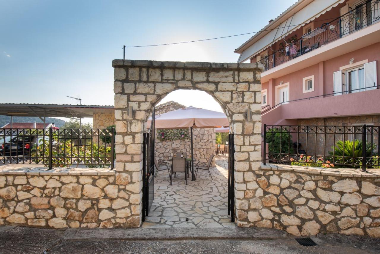 Razáta Sofia'S Apartments מראה חיצוני תמונה